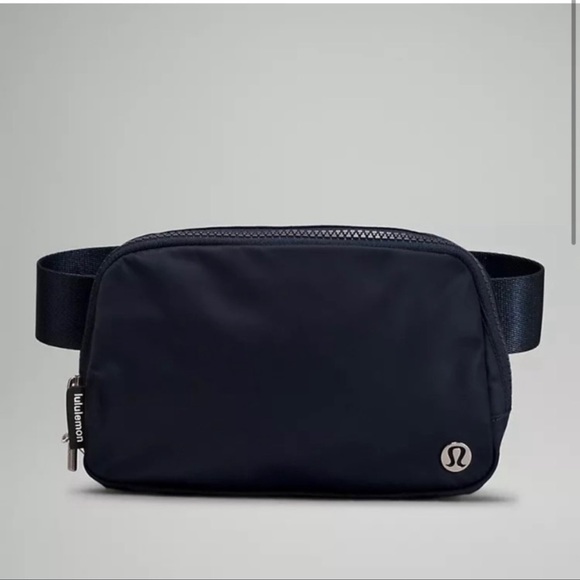 lululemon athletica Handbags - 🍋LULULEMON ATHLETICA | Everywhere Belt Bag in True Navy